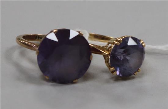 Two yellow metal and gem set dress rings.